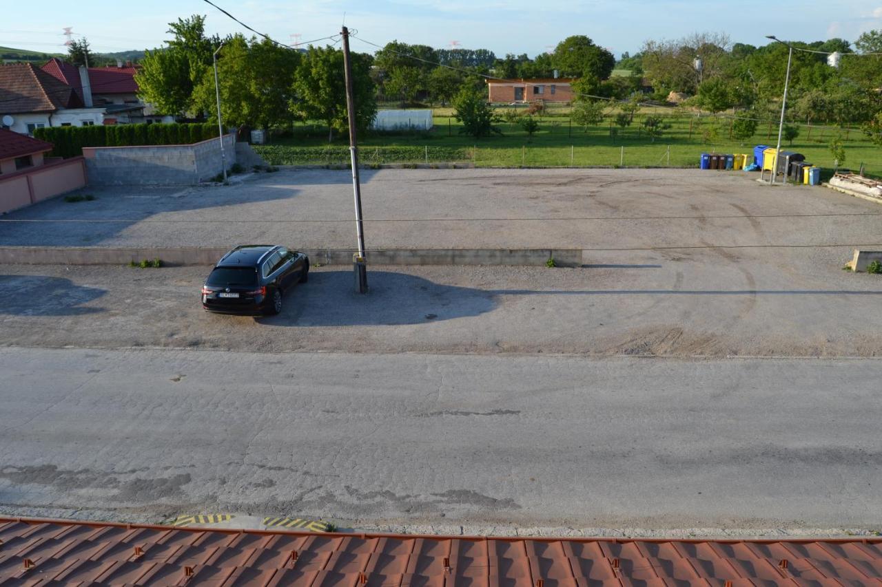 Reštaurácia-penzión ALTANA Ludanice Exterior foto