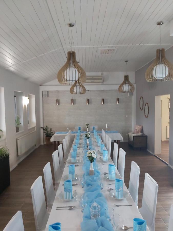 Reštaurácia-penzión ALTANA Ludanice Exterior foto