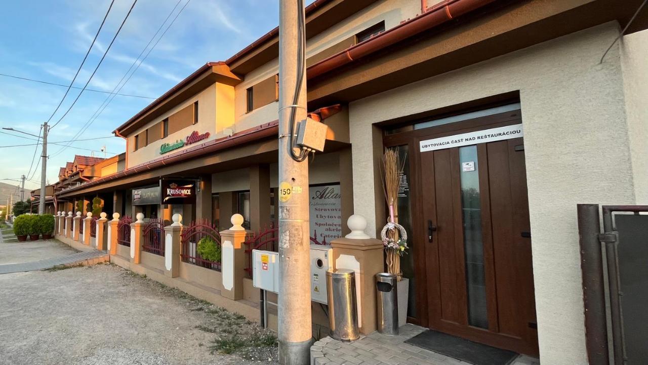 Reštaurácia-penzión ALTANA Ludanice Exterior foto