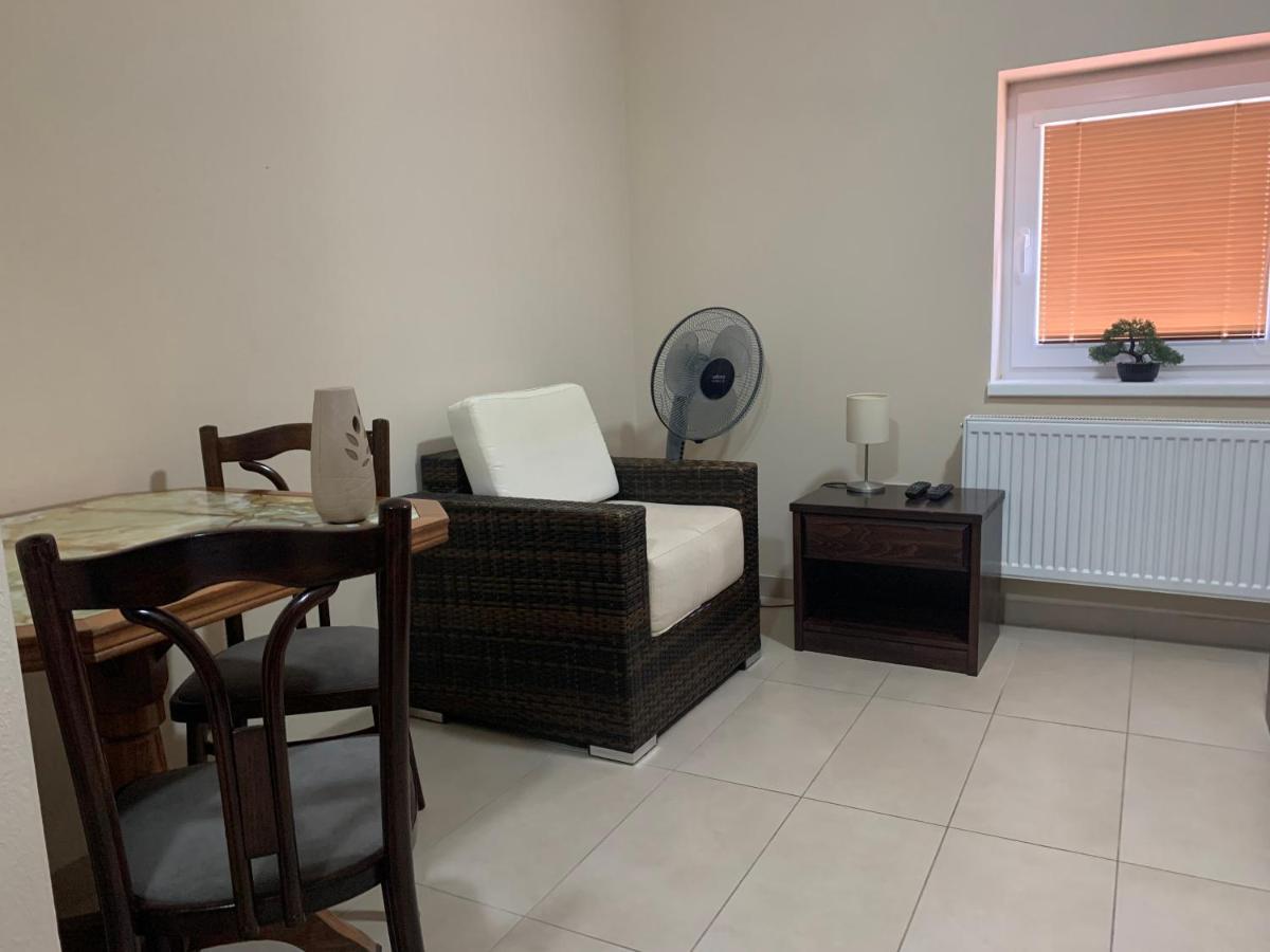 Reštaurácia-penzión ALTANA Ludanice Exterior foto