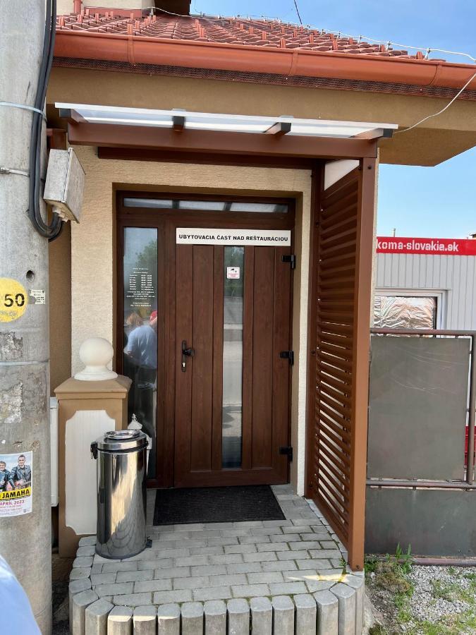 Reštaurácia-penzión ALTANA Ludanice Exterior foto